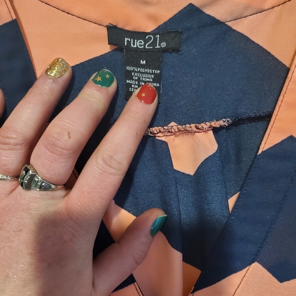 A Rue 21 Chevron print blouse, - Picture 4 of 4